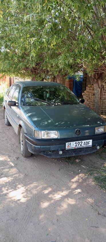 195 70 16 с: Volkswagen Passat: 1992 г., 1.8 л, Механика, Бензин, Седан