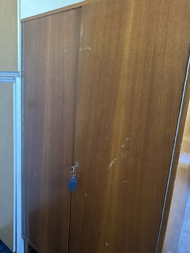 Шкафы для одежды: Шкаф для одежды, Б/у, Прямой, Дерево
