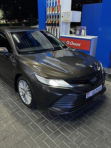 Toyota: Toyota Camry: 2019 г., 2.5 л, Вариатор, Гибрид, Седан — 2