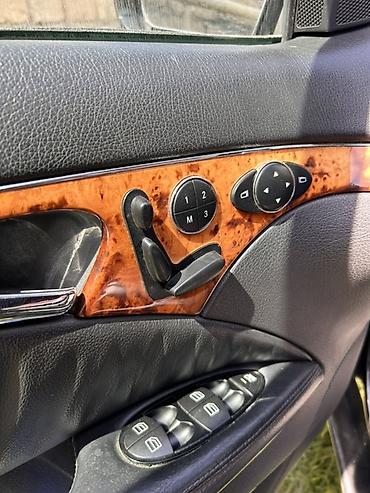 Mercedes-Benz: Mercedes-Benz E-Class: 2.7 l | 2003 il Sedan — 8