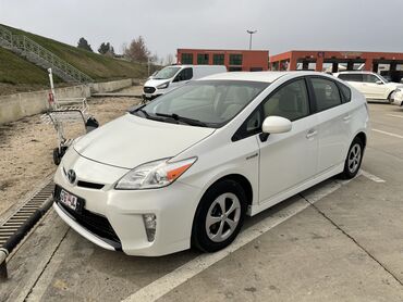Транспорт: Toyota Prius: 1.8 л | 2015 г. | Хэтчбэк