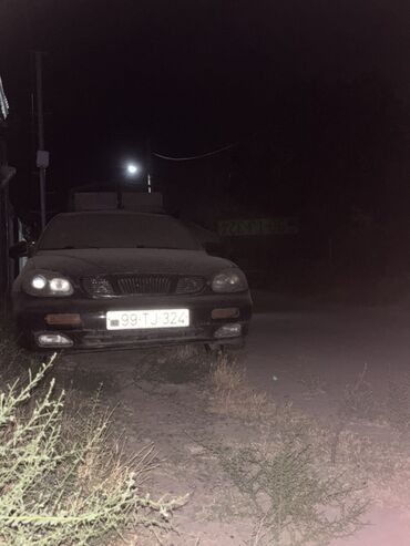 двигатель на гольф 3: Qara rəngli Daewoo Nexia avtomobili. Avtomobilin qabaq hissəsindəki