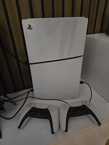 PS5 (Sony PlayStation 5): QİYMETE GÖRE YAZMAAA Alınıb sadece usag 1 ay oynayıb kutuda kendara