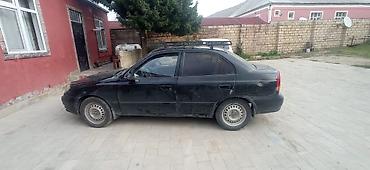 traktor mtz 892: Hyundai Accent sedan, qara rəng. - Kuzov: 4 qapılı, dam reylinqləri — 2