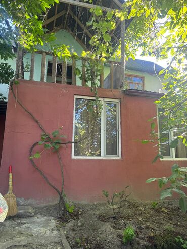 Boçkalar və çəlləklər: Nabran akif parkın yaxınlığında elfaranin yanında denizin yuxarısında