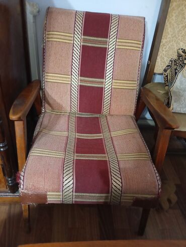 кресла офисные бу: Цена за одно, в наличии 2. румынские кресла, нужна перетяжка, всё