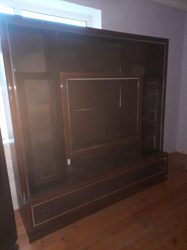 dam örtü: Qonaq otağı üçün mebel dəsti Tərkib: - TV stendi/vitrinli divar