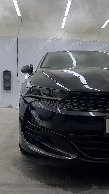 Другие детали салона: Мультимедийная система и интерьер автомобиля с современными функциями — 8