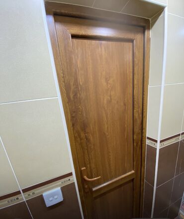 plastik qapi aliram: Hamam üçün İşlənmiş Plastik qapı 70x205 sm Zamok ilə, Ünvandan götürmə