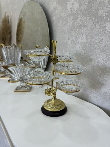 Tort və şiriniyyat qabları: Tort və şiriniyyat qabı, rəng - Qızılı, Xrustal