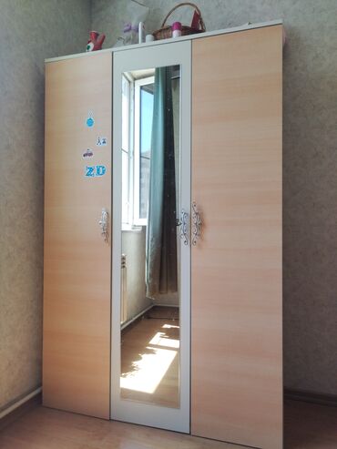Asılqanlar: İşlənmiş, Açılan, 2 qapılı Düz dolab, Qarderob, paltar dolabı, Azərbaycan