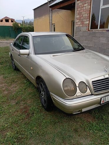 лупар 210: Mercedes-Benz A 210: 1996 г., 3.3 л, Автомат, Бензин, Седан