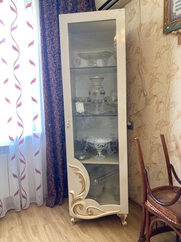 Açılan, 1 qapı Düz dolab, Qorka