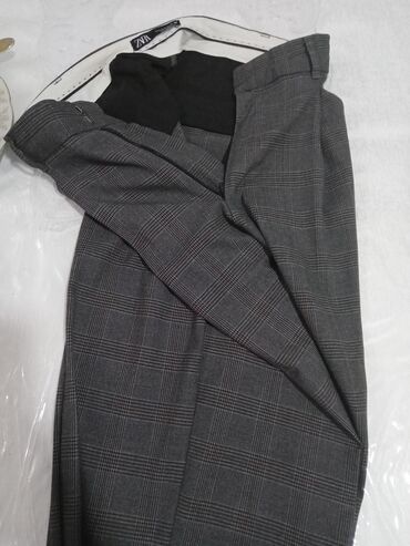 Kostyumlar: Dəst birlikdə Pencək Bershka Şalvar Zara. Dəst olaraq satılır 15 AZN — 10