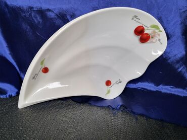 Ostalo posuđe: Tanjir vintaz za serviranja,posluzenja porcelanski. Tanjir je bez — 1