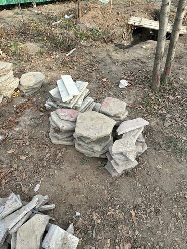 Отдам даром: Тротуарная плитка (разборка), разные формы и размеры. Описание: - — 12
