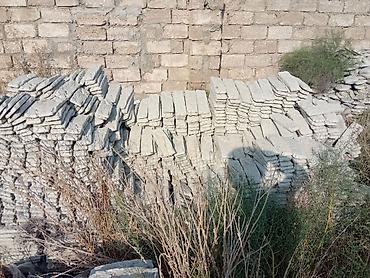Təbii daş üzlük/plitələr - Material: təbii daş (açıq boz rəng