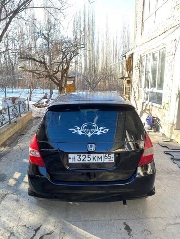 Honda: Honda Fit – это компактный и экономичный автомобиль, идеально