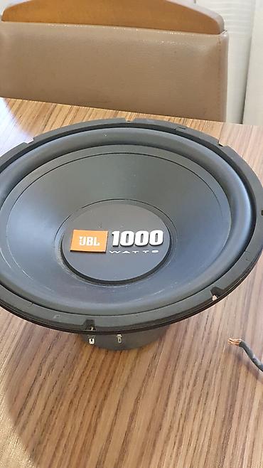 Колонки и сабвуферы: Maşın audiosistemi dəsti bütün şünurlar mövcutdu kalonkanin her biri — 9
