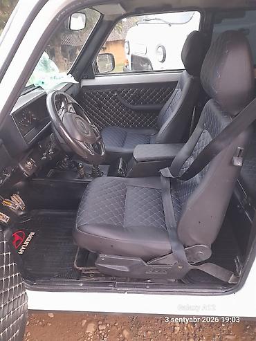 prado güzgü: LADA Niva (3 qapı) – ağ rəng, 4x4 ofroud krossover/SUV. Texniki — 3