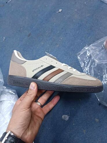 Patike: Adidas spezial patike

Novo
Brojevi 36 do 40

fb Moja Kupovina 1 — 9