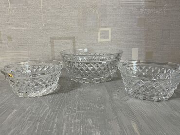 стеклянные посуды: Стеклянные салатницы, за все -400 сом