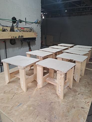 Жыгачтан жана фанерадан жасалган табуретка. Өлчөмү: 32×27 см