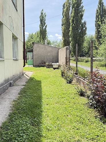 токмак: 3 комнаты, 81 м², 1 этаж, Старый ремонт — 2