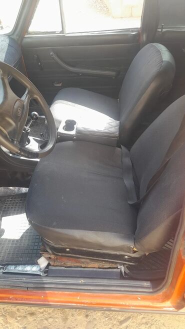 VAZ (LADA): Salam maşın satılır razılaşma yolu ilə naxadi maşındı isdiyəm olsa bu — 11