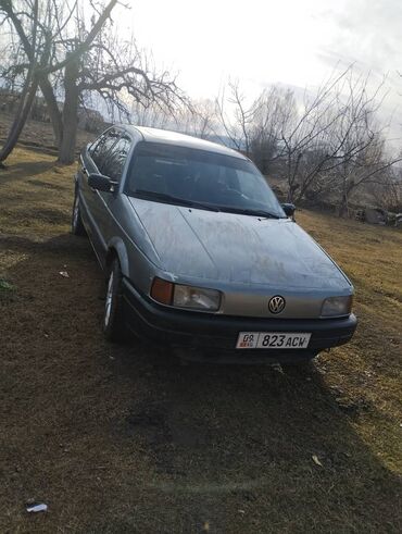 Volkswagen: Volkswagen Passat: 1990 г., 1.8 л, Механика, Бензин, Седан