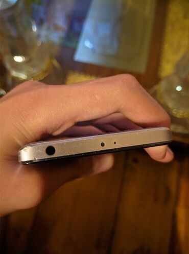 Digər mobil telefonlar: Smartfon – Android Xüsusiyyətlər: - Sensorlu ekran, ön kamera və arxa — 10