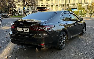 целика: Toyota Camry: 2021 г., 2.5 л, Автомат, Гибрид, Седан — 4