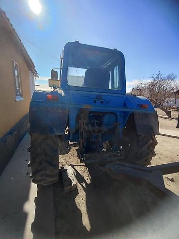 Другие тракторы: Трактор колесный синего цвета с прицепом. Телешкасы менен сатылат — 4