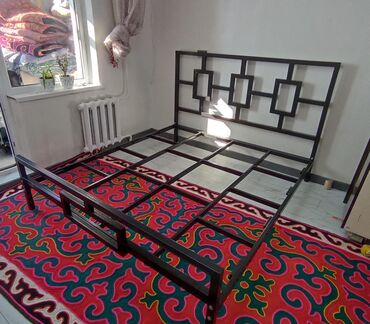 каркас на кровать: Двуспальная кровать, Без матраса, длина - 200 см