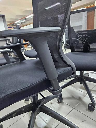 ofisde islenib: İşlənmiş, Təkərli, Qolları tənzimlənir, Vеlur parça — 6