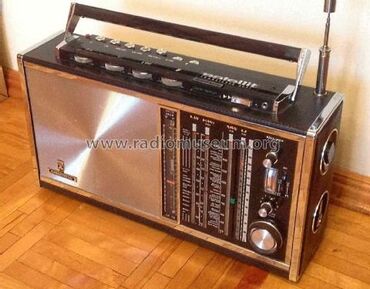 Karaoke: Portativ radio qəbuledici həm stasionar, həm də səyyar istifadə üçün