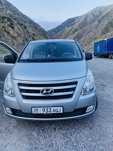 авто аварийных: Hyundai Starex: 2017 г., 2.5 л, Автомат, Дизель, Минивэн