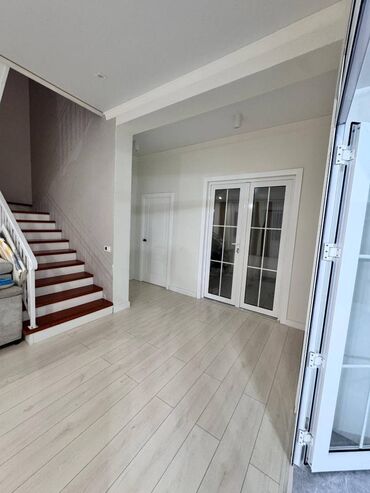 Долгосрочная аренда домов: 200 м², 5 комнат — 11