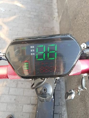 Электросамокаты: Elektrik skuter satılır. Qara və qırmızı rəng kombinasiya­sında, iri — 6