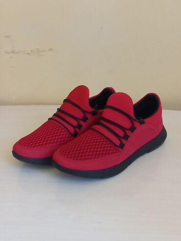 Кроссовки и спортивная обувь: Размер: 40, цвет - Красный, Новый