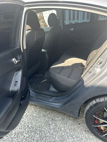 Kia: Kia Forte: 1.8 l | 2015 il Sedan — 6