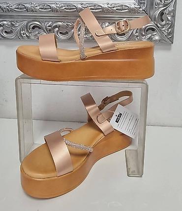 hermes papuce: Ženske sandale na platformu sa ukrasnim remenom - Model: otvorene — 2