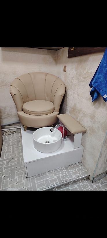 Pedikür üçün komfortlu kreslo və quraşdırılmış vanna-set - Salon