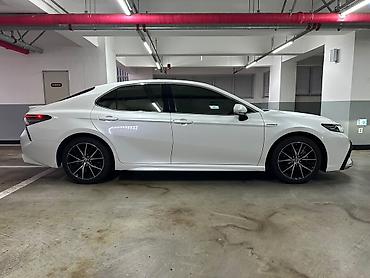 camry 55 exclusive: Toyota Camry: 2022 г., 2.5 л, Гибрид, Седан — 4