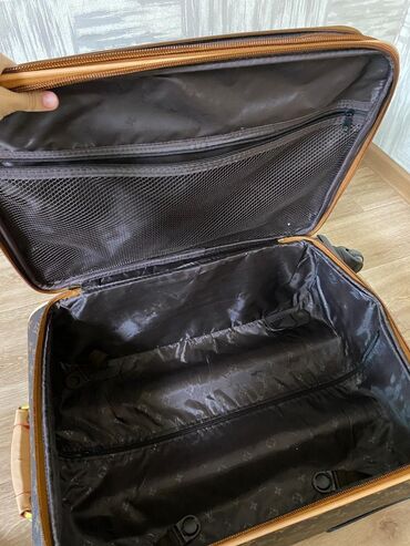 сумка butun: Продаю чемодан в хорошем состоянии 
Маленькийвместительный