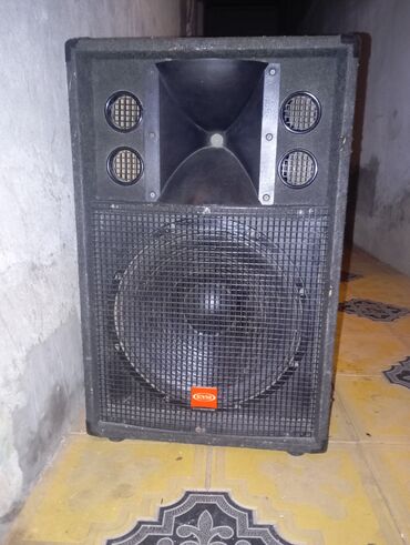 Mikşerlər: Dynacord PowerMate 1000 gücləndiricili iki ədəd de mikrofon biri lap — 9