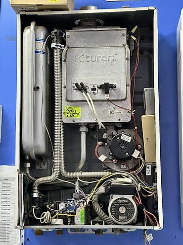 Газовый настенный котёл Kiturami (открытый демонстрационный стенд без