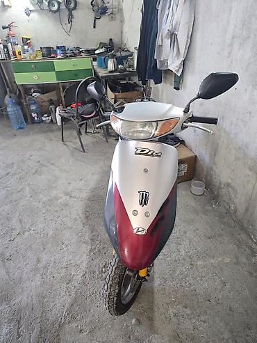 minus disk: Honda Dio skuter. Gümüşü və tünd boz rəng kombinasiyasında, kompakt — 6