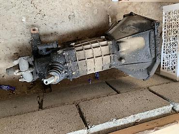 Передние фары: Предлагаются различные автомобильные запчасти, включающие задние — 5