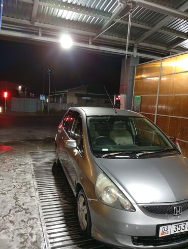 Легковой транспорт: Сдаю в аренду: Легковое авто, Под такси